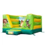 Springkussen 3x3 meter zonder dak te huur bij vanBos Barneveld. Dit ruime springkussen biedt volop springplezier voor kinderen en is ideaal voor buitenfeesten of evenementen. Zonder dak voor extra ruimte en een open gevoel!