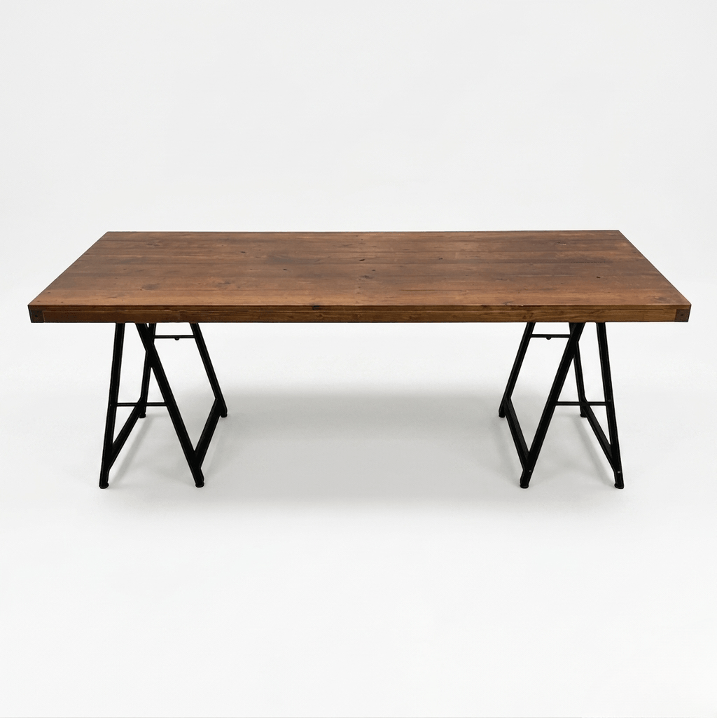 Bruine tafel op zwarte schragen
